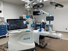 Lee 健康’s Innovative Robotics Program Grows with the Addition of Orthopedic Robots